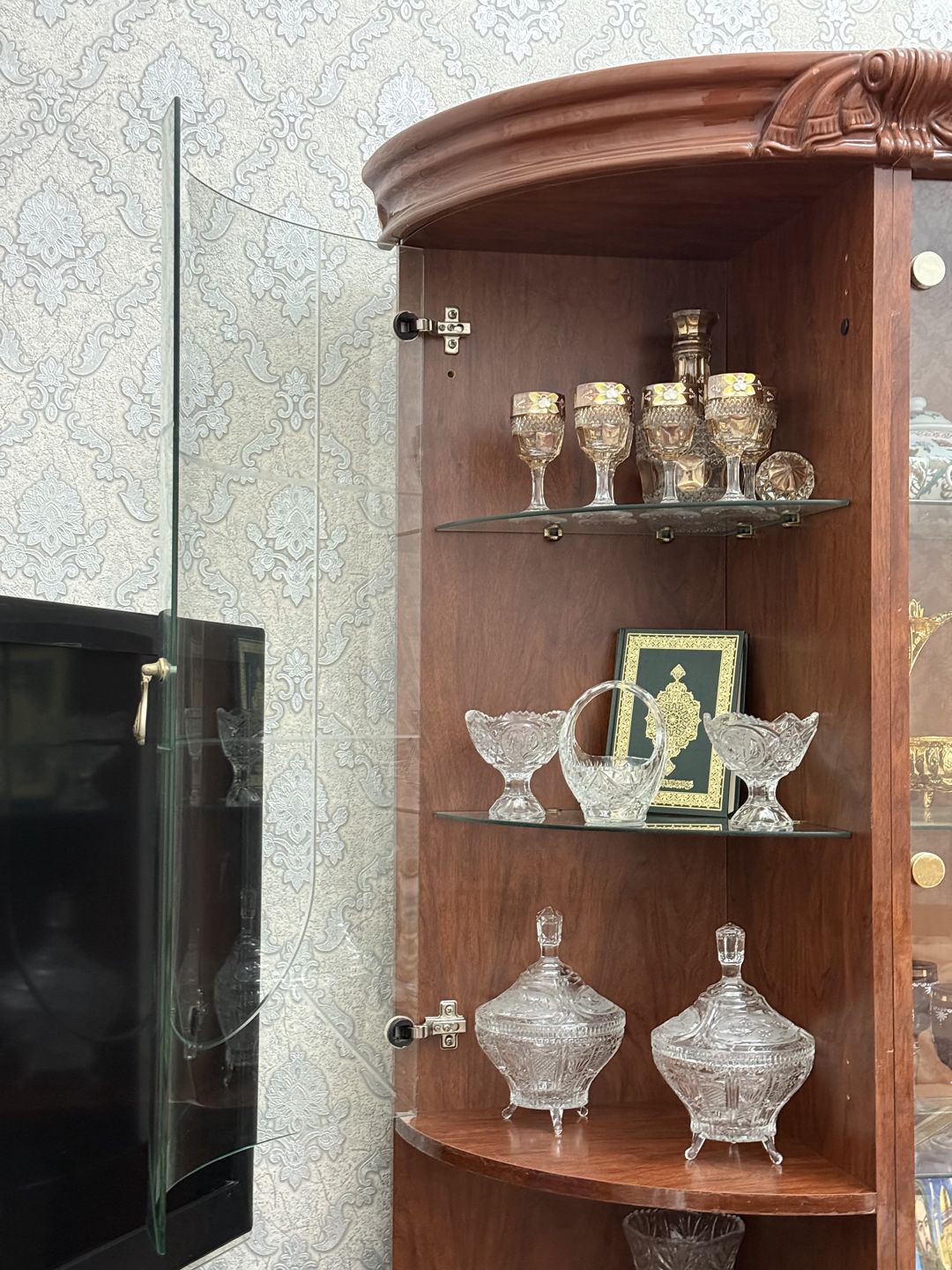 Klassik üslubda iri vitrin-divan qonaq otağı üçün — Qonaq otağı üçün, Bakı (7)
