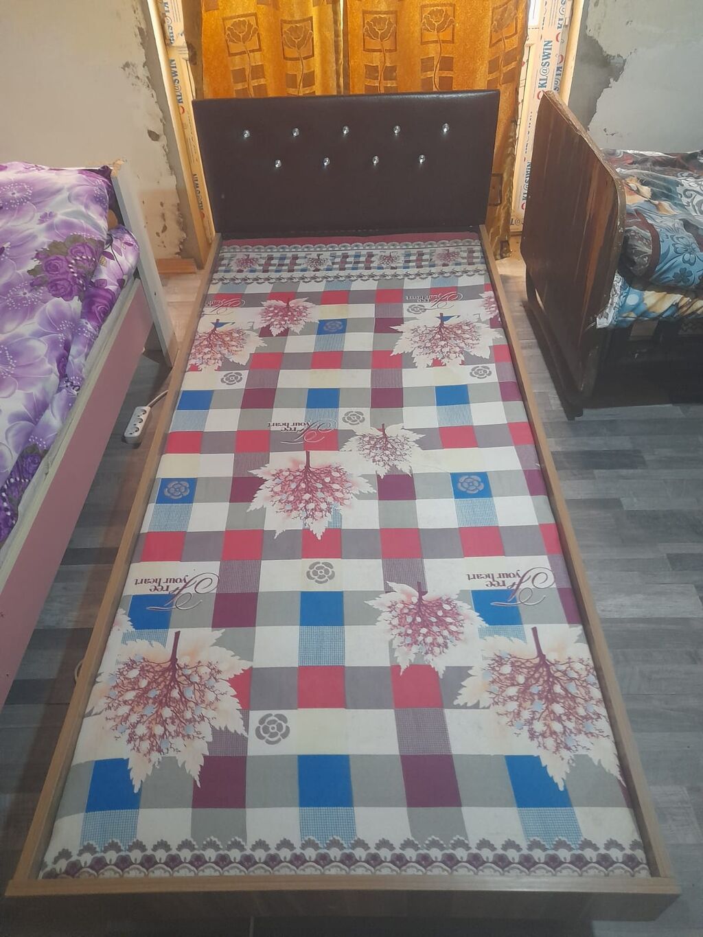 Tək nəfərlik çarpayı - Ölçü: təxminən 90–100 sm en, 190–200 sm — Mebel, Digah