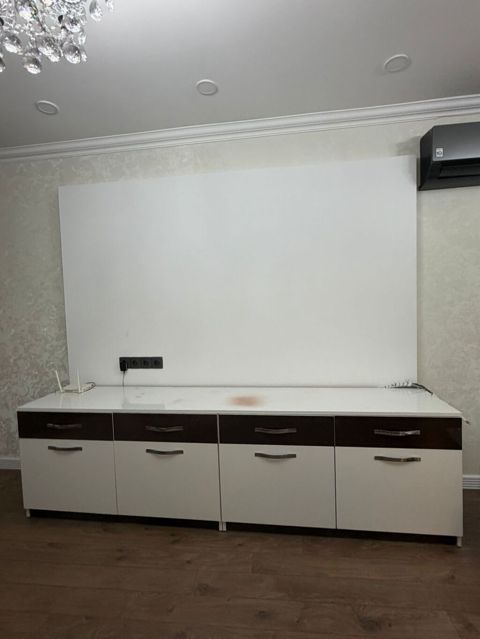 İşlənmiş, Düz TV altlığı, Polkasız, Laminat — Bakı