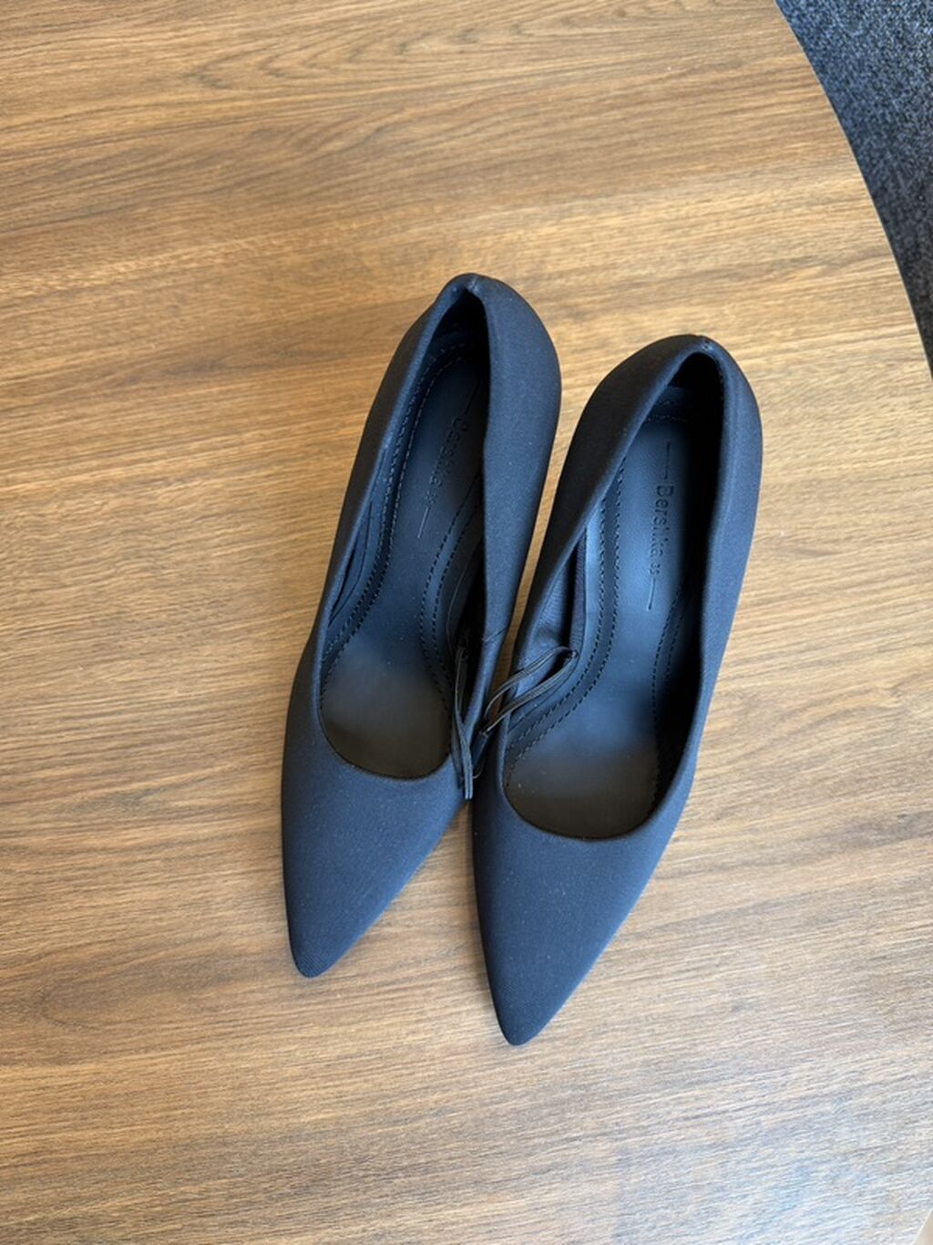 Bershka qadın tuflisi - Rəng: qara - Model: klassik, sivri burun — Şəxsi əşyalar, Bakı