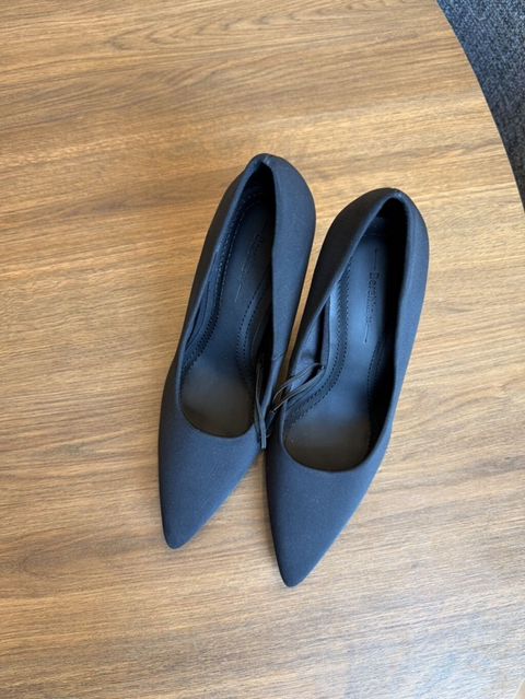 Bershka qadın tuflisi - Rəng: qara - Model: klassik, sivri burun — Bakı