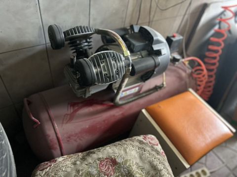 Yenidir. İşlənməyib Sənaye tipli hava kompressoru - Horizontal, iri — Sumqayıt