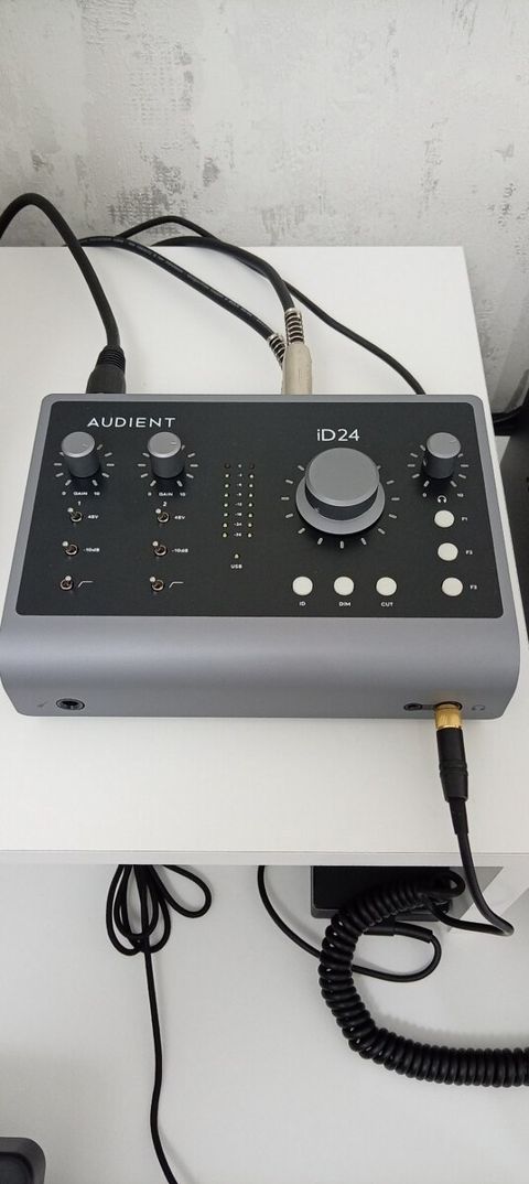 Səs Kartı "Audient İD24" — Bakı