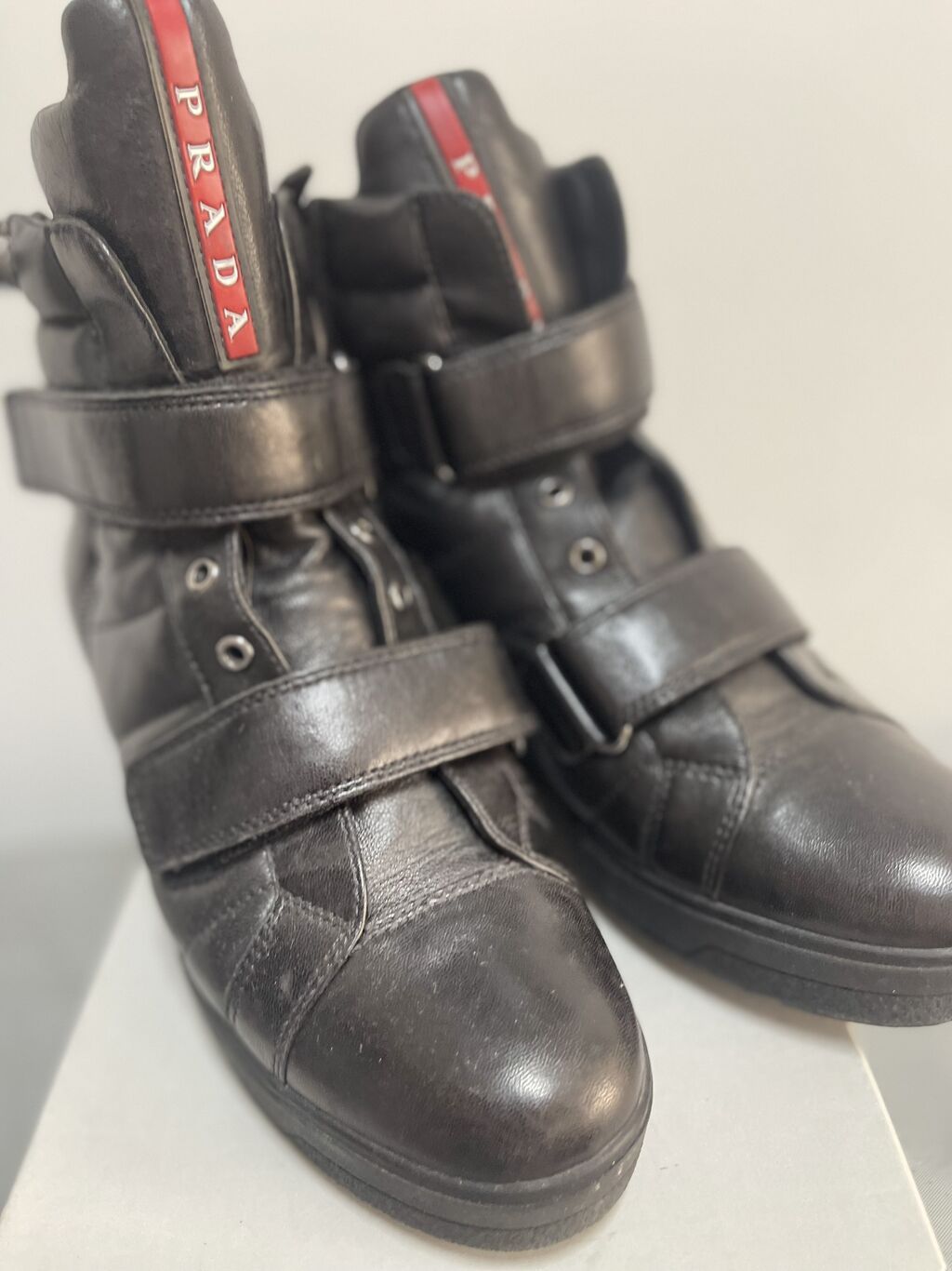 Prada Unısex krossovkaları – yüksək boğaz, dəri, qara rəng. - Model — Şəxsi əşyalar, Bakı (2)