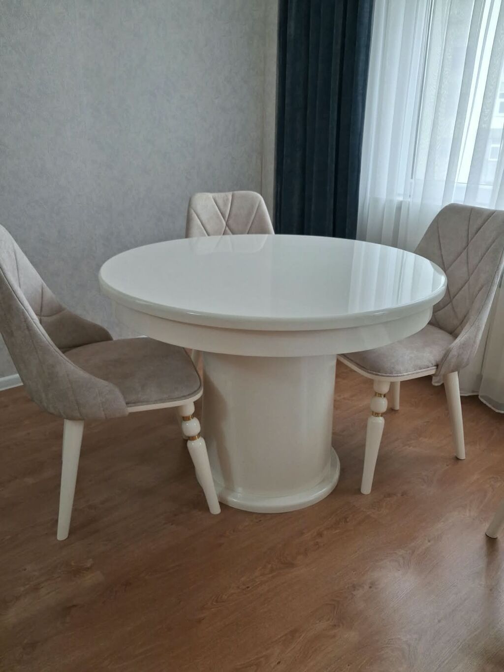Qonaq otağı üçün, İşlənmiş, Açılmayan, Yumru masa, 4 stul — Mebel, Bakı (3)