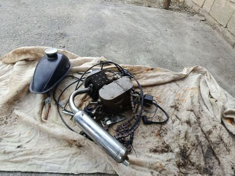 Velosiped üçün benzinli motor dəsti Tərkib: - 2-takt benzin mühərriki — Bakı
