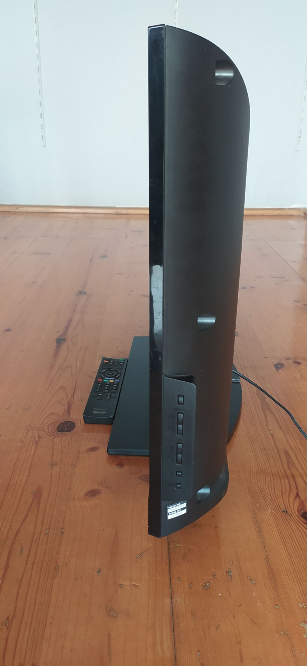 Sony Bravia LCD televizor, uzaqdan idarəetmə pultu ilə. işleyir — Televizorlar, Şəki (4)