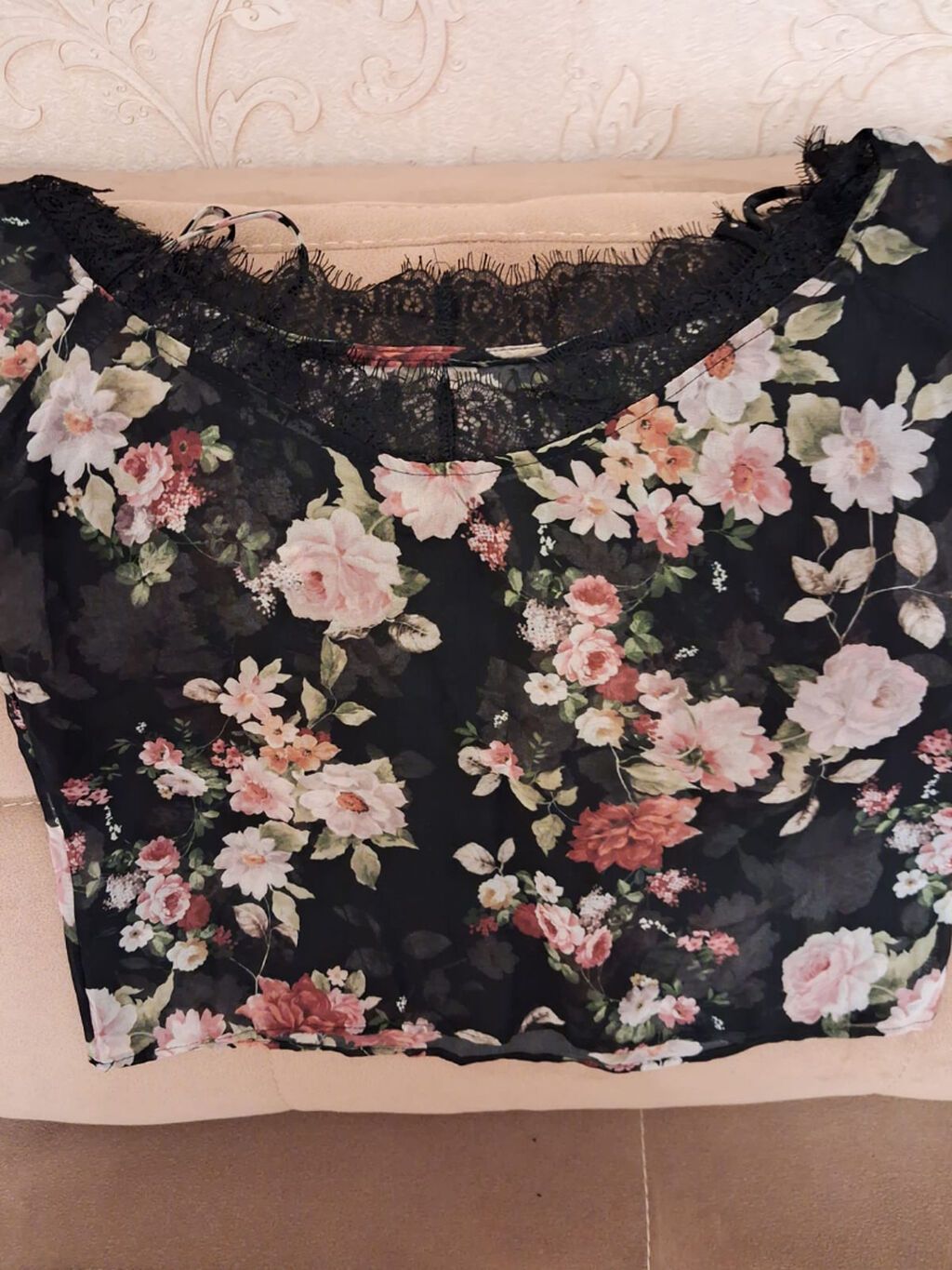 Qara fon üzərində güllü şifon bluz - Material: Yüngül, şəffaf şifon — Şəxsi əşyalar, Bakı (3)
