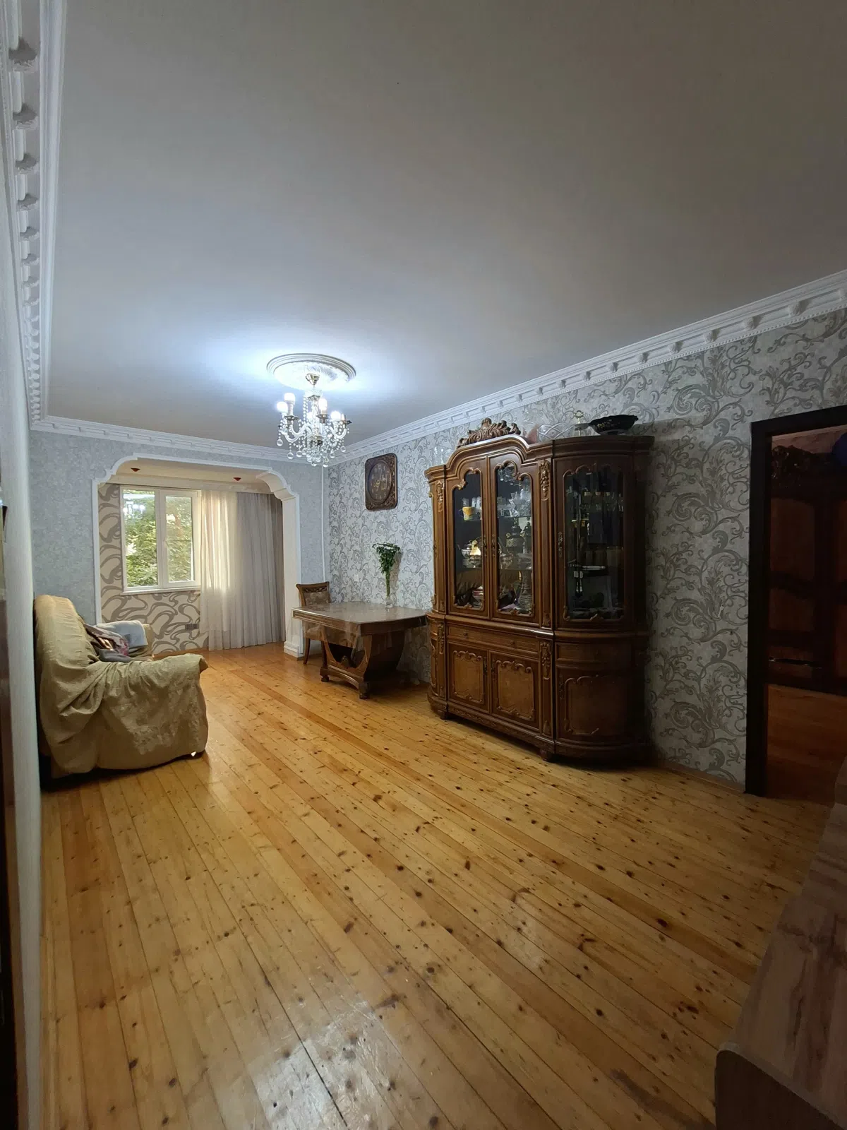 5 otaqlı mənzil 130 m² satılır — Bakı
