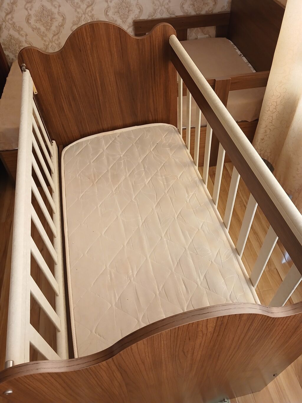 Uşaq beşiyi və döşəkçə - Material: ağ rəngli şpalarlı taxta/güzgüsüz — Mebel, Mehdiabad (2)