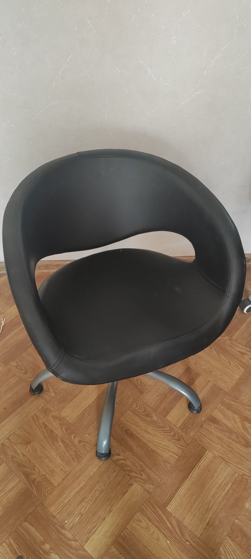 Döşənmiş ofis/ev kreslosu - Rəng: qara - Material: yumşaq eko‑dəri — Ofis mebeli, Sumqayıt (2)