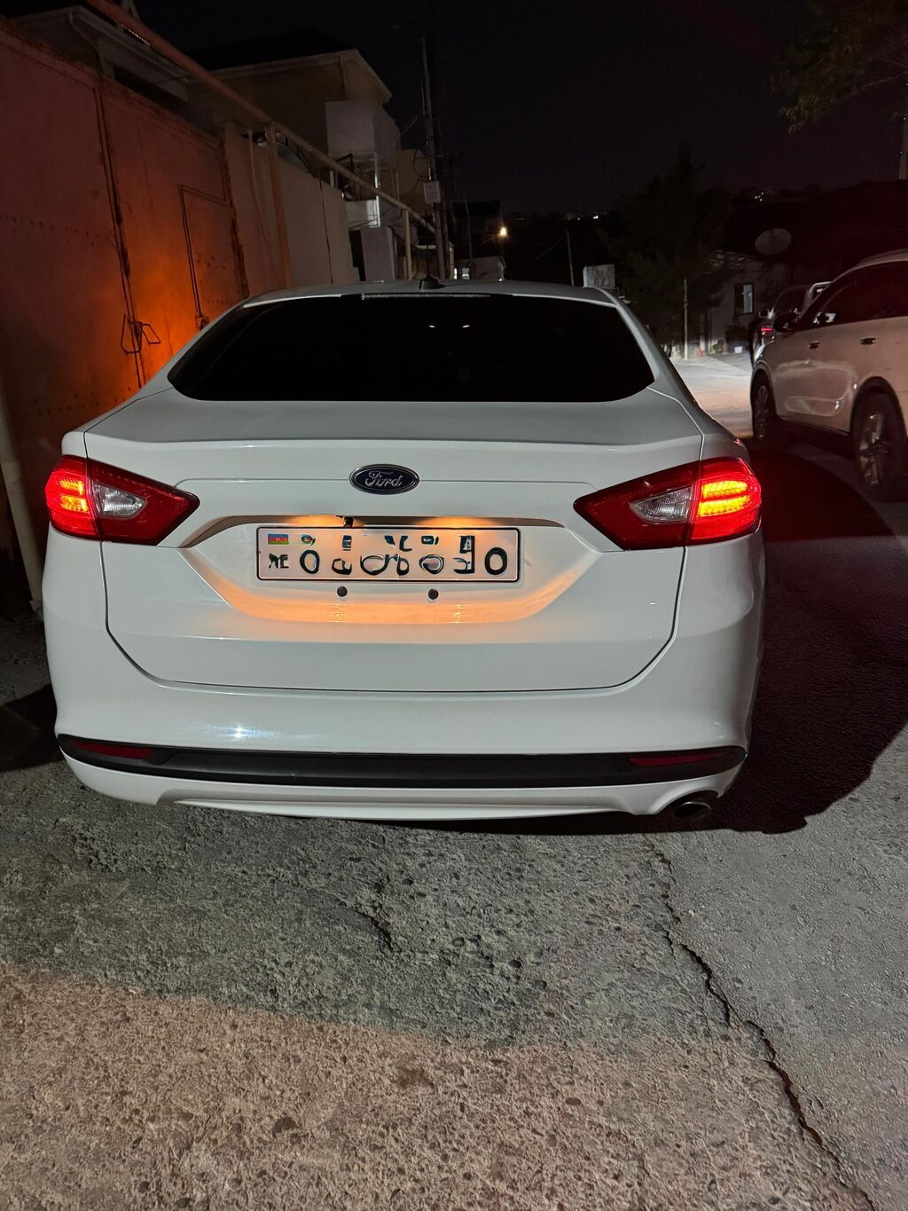 Ford Fusion sedan – ağ rəng, geniş salon və iri baqaj. idiyal — Avto, Digah (5)
