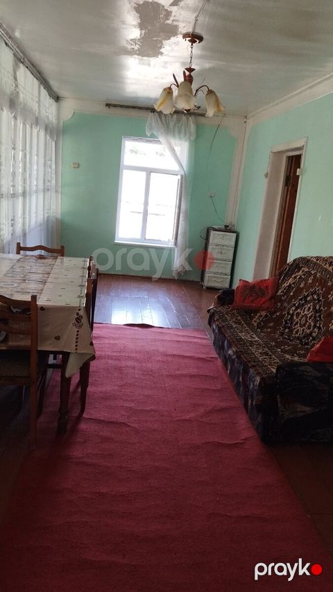 Həyət evi kirayə verilir, Şəki r