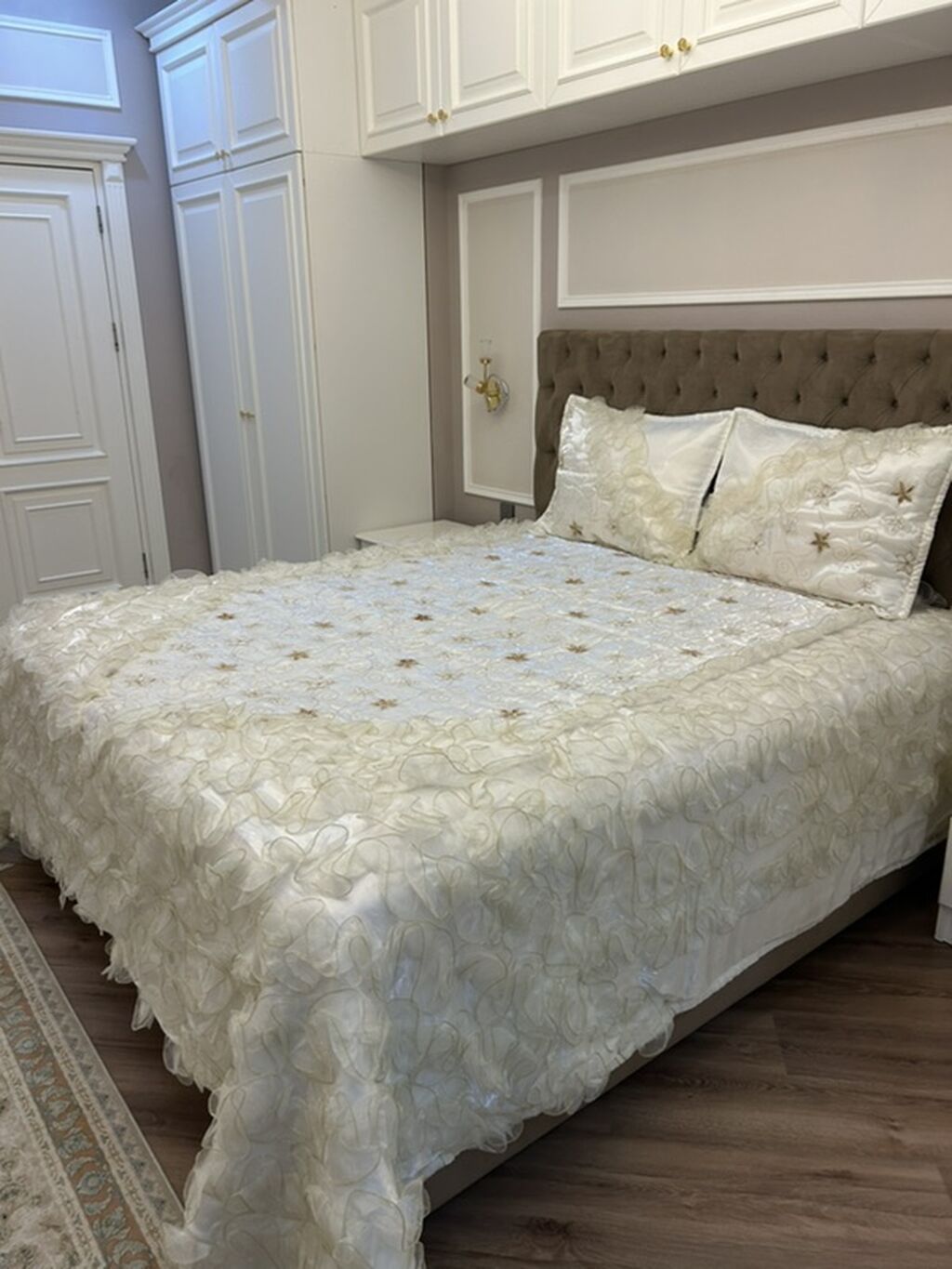 Zərif naxışlı yataq örtüyü dəsti - Rəng: krem/şampan tonları — Tekstil, Bakı (2)