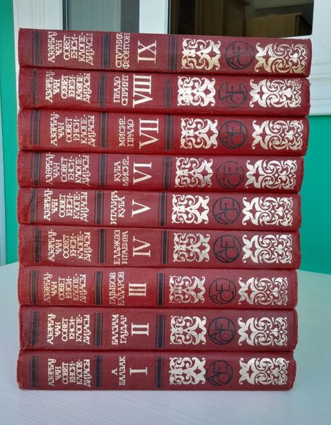 Satılır: Kitab toplusu (bir neçə seriya) 1) “Azərbaycan Sovet — Masazır