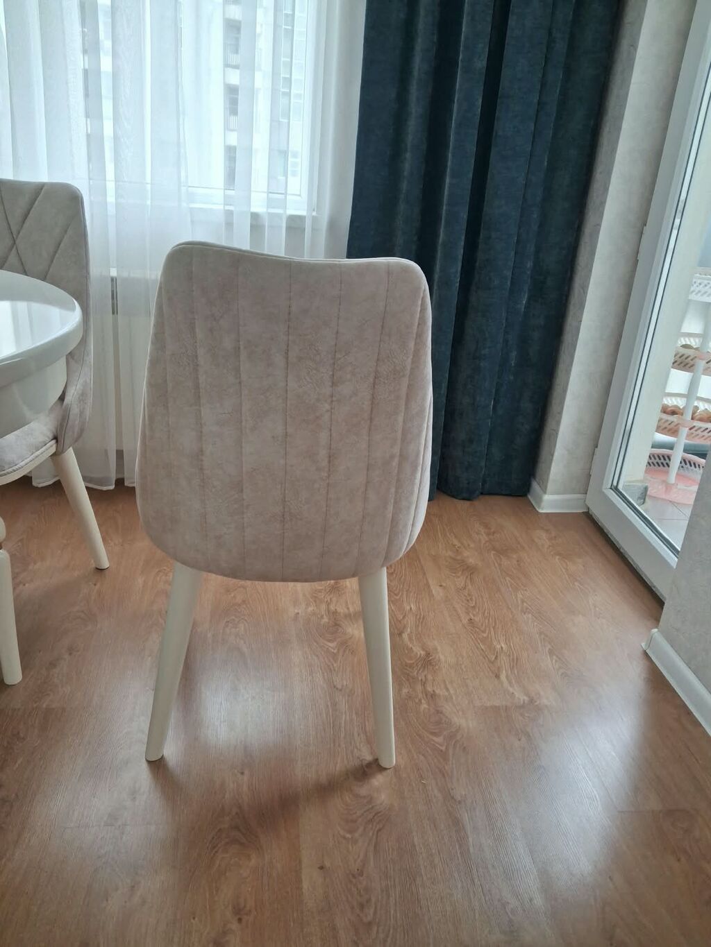 Qonaq otağı üçün, İşlənmiş, Açılmayan, Yumru masa, 4 stul — Mebel, Bakı (4)