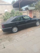 Mercedes-Benz E-Class (W210) sedan - Kuzov: 4 qapılı sedan, qara rəng — Cars