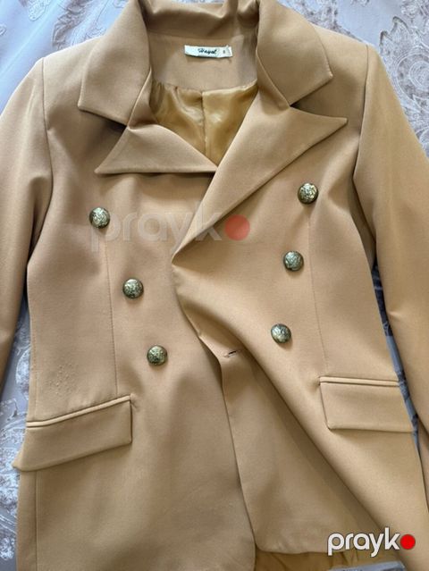 Qadınlar üçün ikiqat sferli düyməli blazer - Rəng: bej/qaramel — Bakı