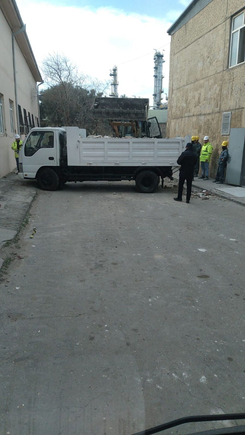 Tullantı və söküntülərin daşınması xidməti Zibil daşınması Söküntü — Xidmətlər, Bakı (6)