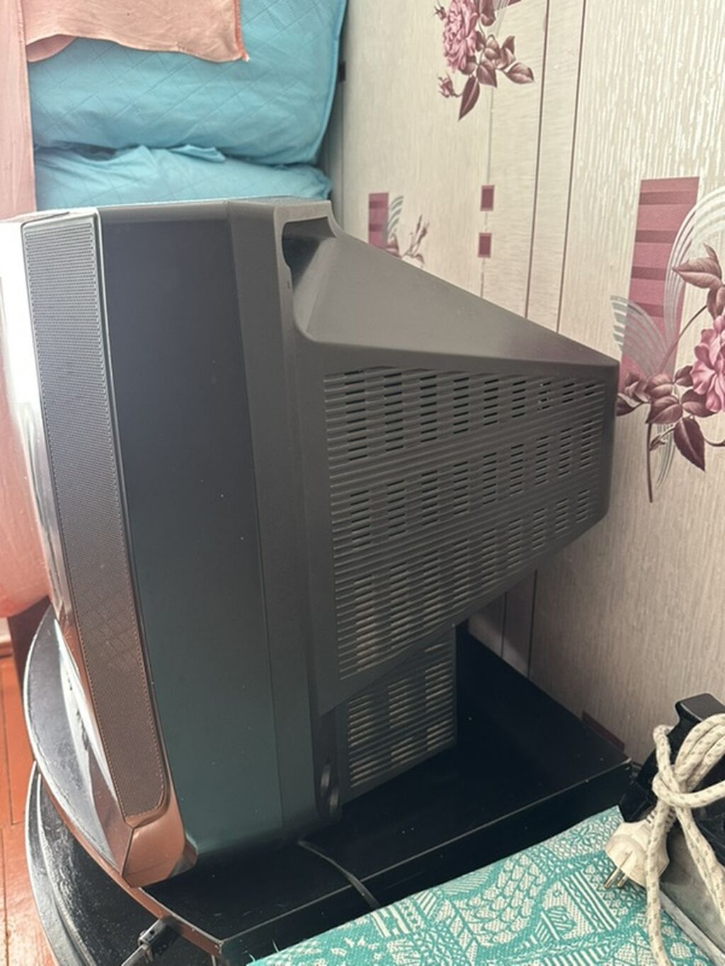 JVC kineskop televizoru və şkaf Məhsulun təsviri: - Brend/model: JVC — Televizorlar, Masazır (3)
