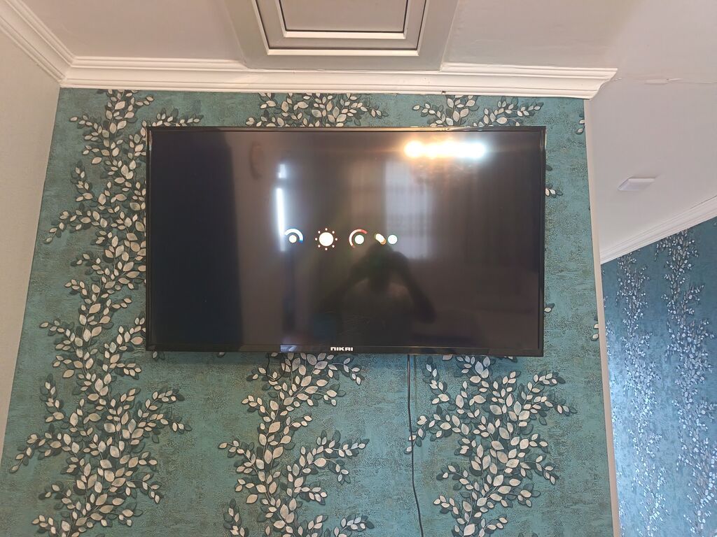Nikai LED televizor + Smart TV Box Xüsusiyyətlər: - Ekran: geniş — Televizorlar, Bakı (2)