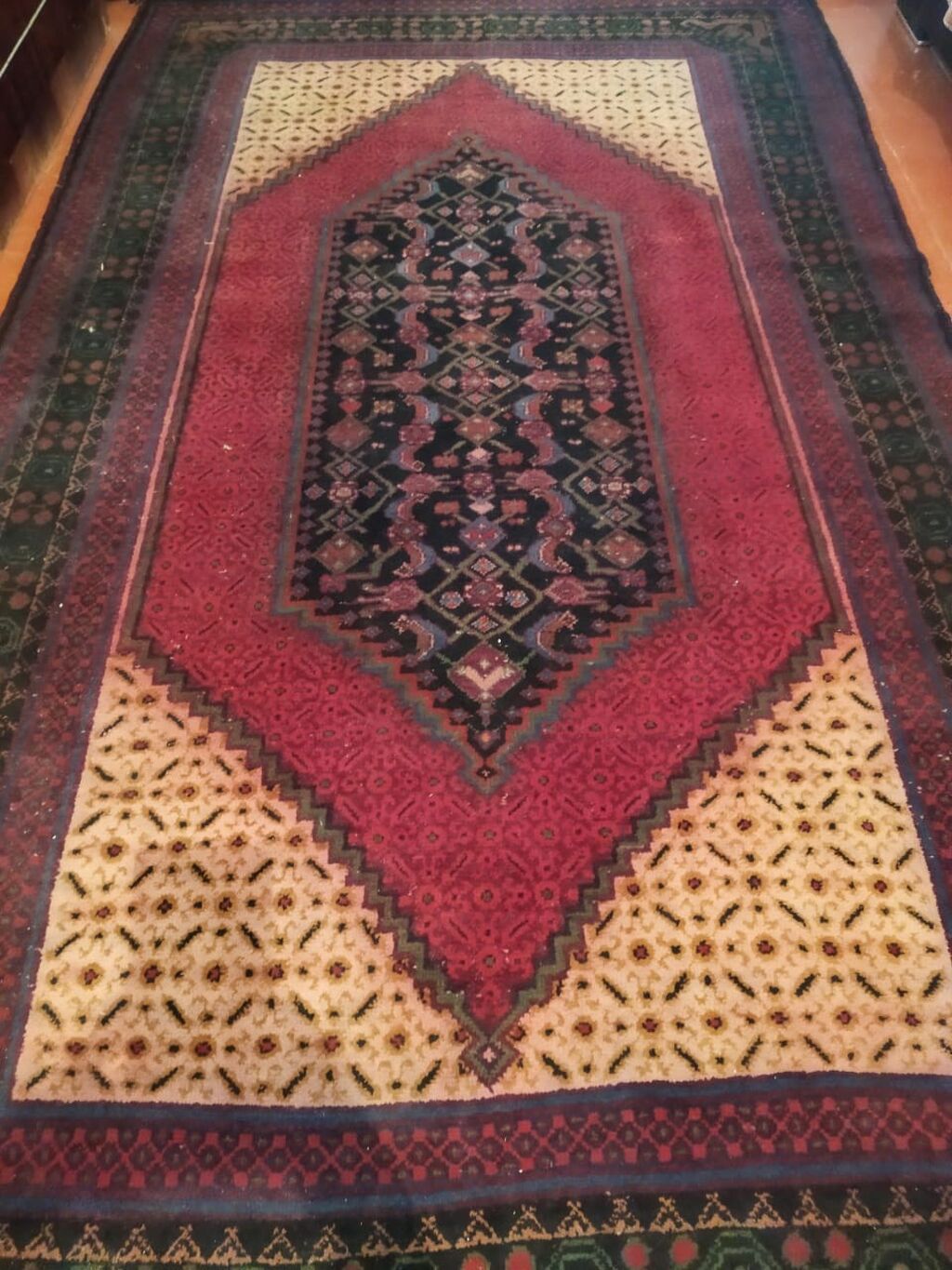 150×260 ölçüdədir. Qədimi xalçadır. Təmiz yundur. 150 manata satılır — İdman, hobi, istirahət, Masazır (2)