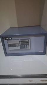 Junema elektron seyf Qiymət: 130 AZN Ünvan: Əcəmi Ölçülər: eni 43 sm — Сейфы