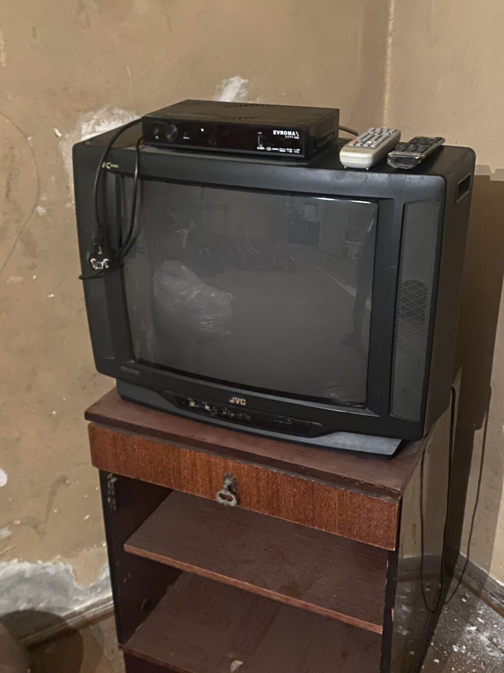 JVC televizor+ euromax krosna aparatı birlikdə satılır. Hər ikisi — Televizorlar, Masazır