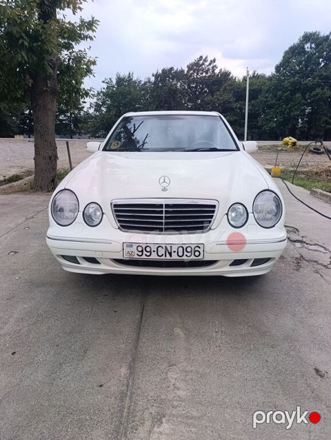 Mercedes E 220, 2.2 L, 2001 il, 235 000 km