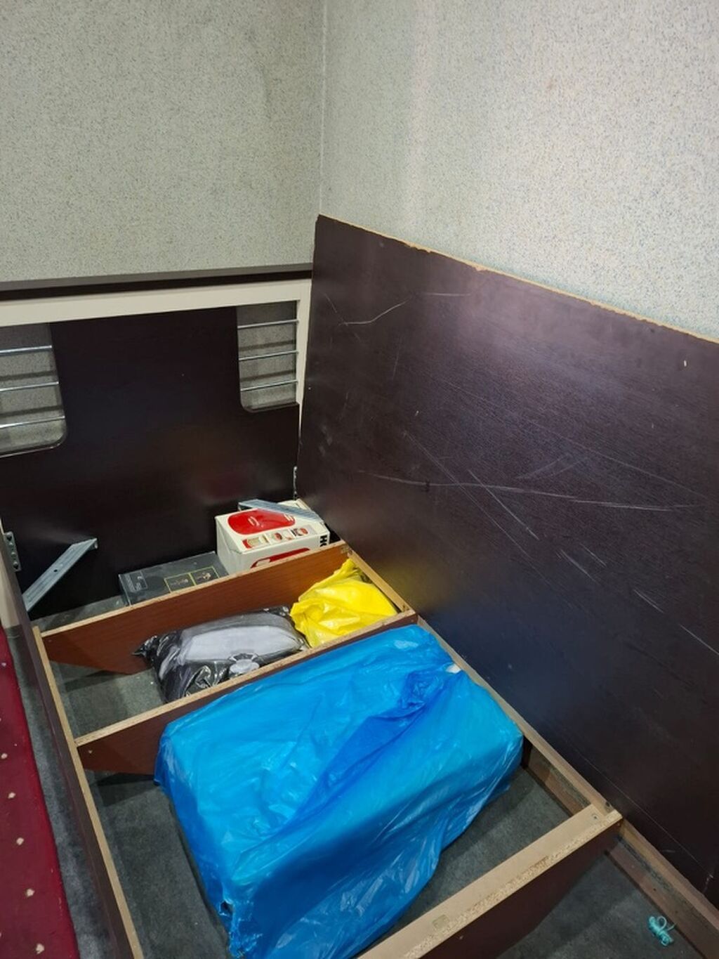 Tək nəfərlik döşəklə birgə çarpayı dəsti. - Ölçü: təxmini 90x190 sm — Mebel, Bakı (2)