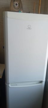 Indesit ikiqapılı soyuducu isleyir badamdarda baxmaq olar real — Refrigerators