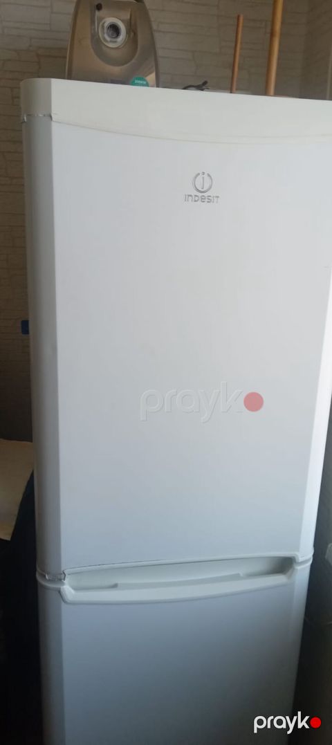 Indesit ikiqapılı soyuducu isleyir badamdarda baxmaq olar real — Bakı