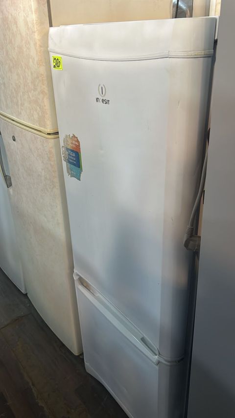 Indesit iki qapılı soyuducu - Aşağıda dondurucu, yuxarıda əsas — Digah