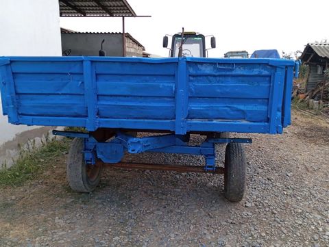 Traktor qoşqusu – 2 oxlu, mavi rəngdə metal bortlu. - Ümumi təyinatlı — Biləsuvar