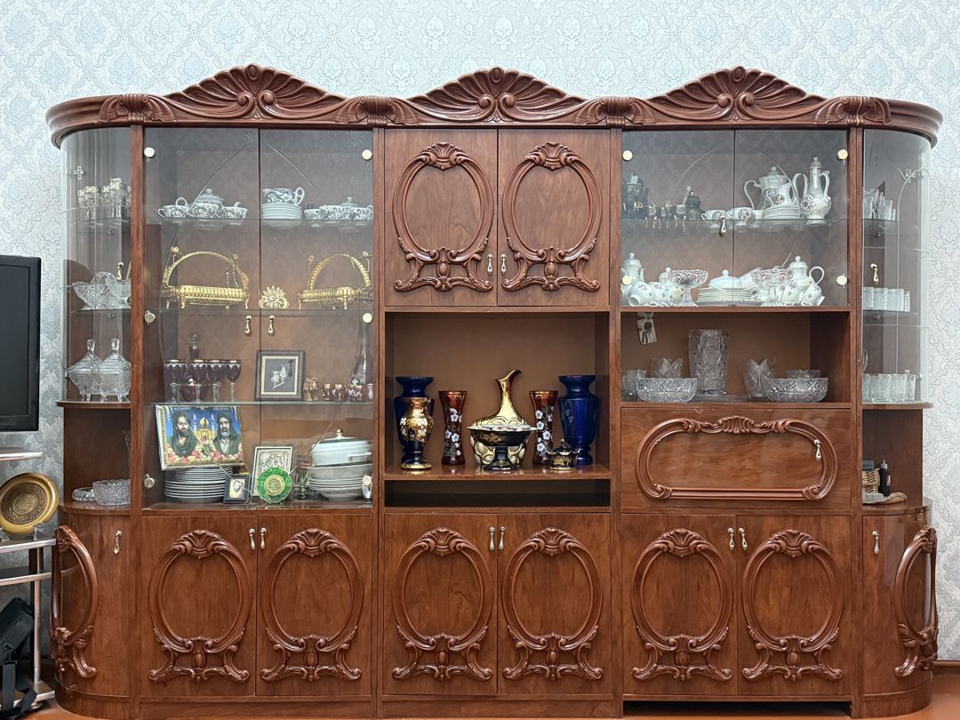 Klassik üslubda iri vitrin-divan qonaq otağı üçün — Qonaq otağı üçün, Bakı (8)