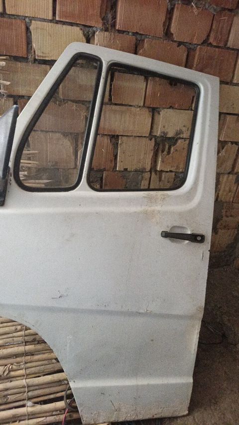 Mercedes qapısı