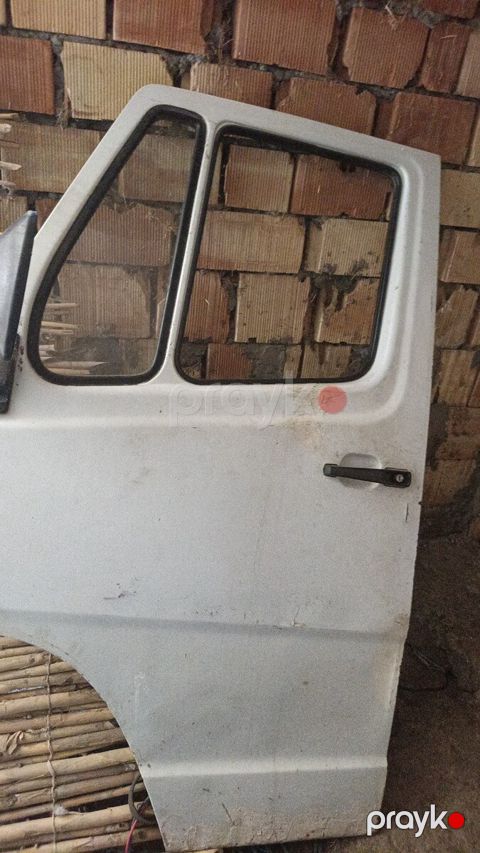 Mercedes qapısı — Şəki
