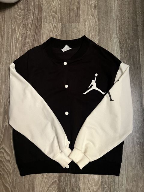 Unisex baseball üslublu kardiqan/svitşot - Rəng: qara korpus, ağ — Bakı