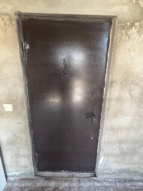 Metall qapı dəsti - Material: kənarları və çərçivəsi metaldan, iç — Digah