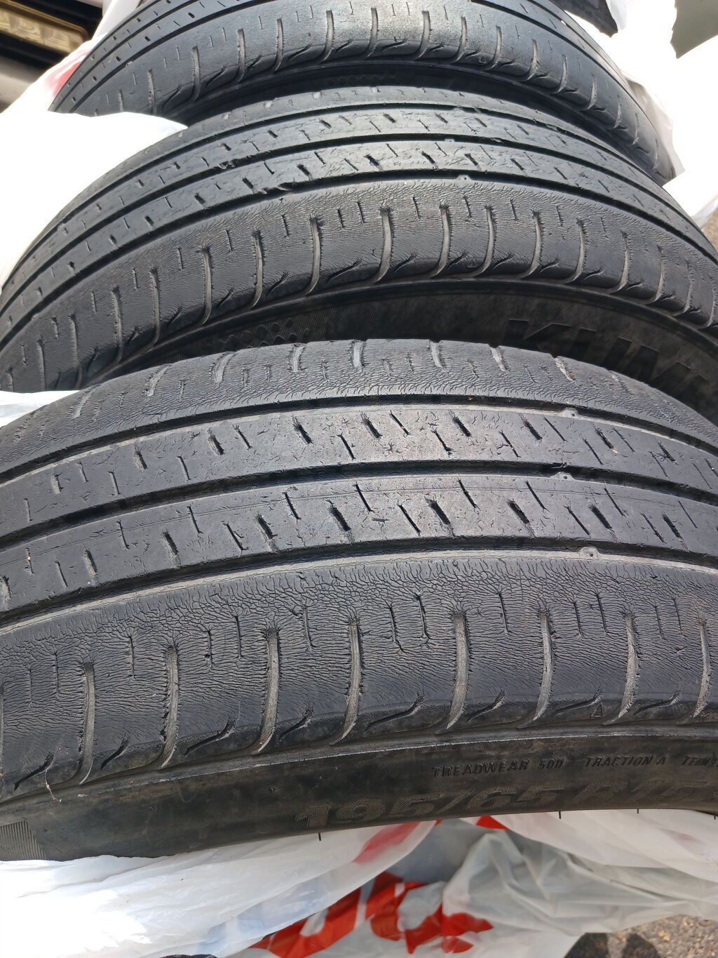 Kumho avtomobil şinləri dəsti - Ölçü: 195/65 R15 - Yük/ sürət — Təkərlər, Bakı (2)