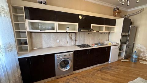 Mətbəx mebeli satılır 300₼. Ölçü 5.60. Üzərində qaz moyka aspirator — Bakı
