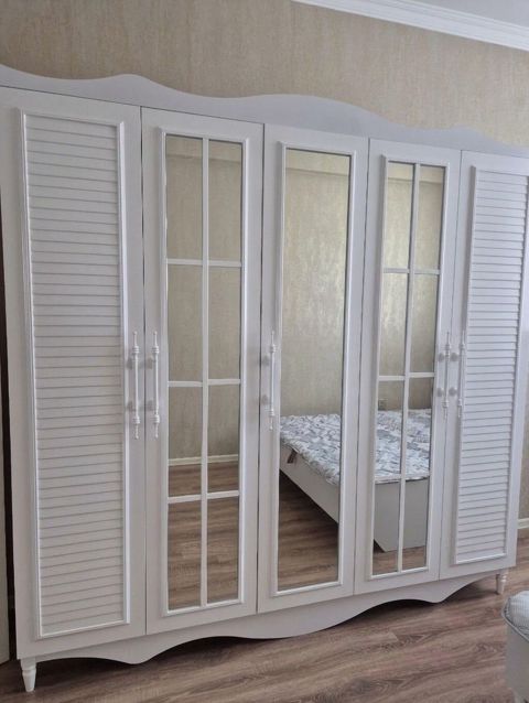 5 qapılı dolab. Satılır 770 azn. İdeal veziyyetdedir. 2,26(h) 2,25 — Mehdiabad