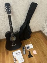 Salam Akustik gitara 1 aydı almışam pul lazımdı deyə satılır həmdə — Товары