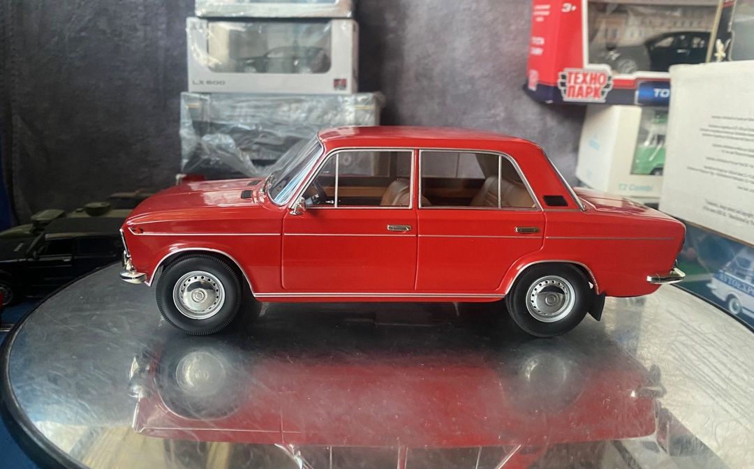 Коллекционная модель VAZ-2103 Lada-1500 Red 1972 — Kolleksiyalar, Bakı (5)