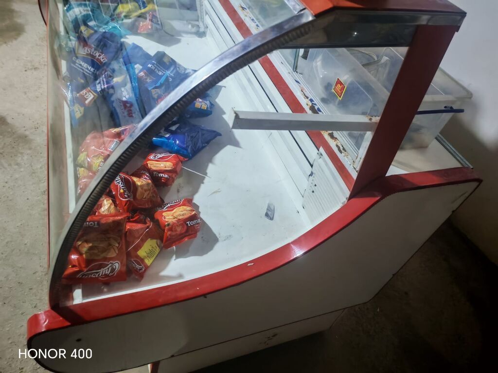 Soyuducu vitrin – qəlibli şüşəli, ön açılı servis vitrinidir — Biznes və avadanlıq, Sumqayıt (3)
