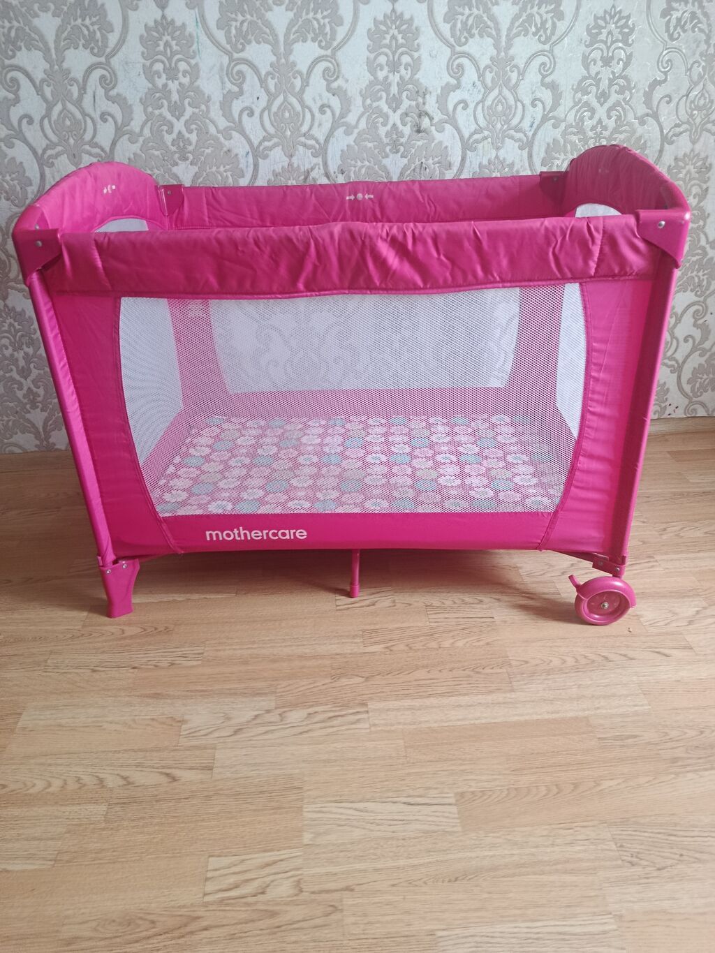 Qız üçün, İşlənmiş, Dördbucaq, Beşik, Matras ilə, Yellənmə mexanizmsiz — Mebel, Bakı (3)