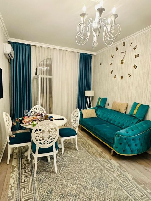 Pərdə divan stol sutul əla vəziyetde di baha alnb 650 satilir — Bakı