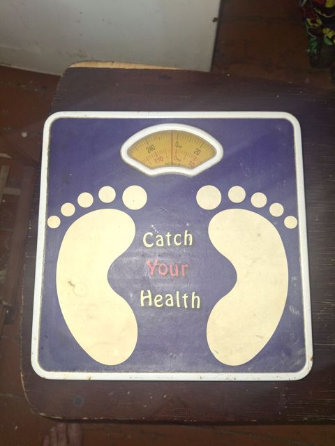 Mexaniki bədən çəkisi tərəzisi - Üst paneldə “Catch Your Health” — Masazır