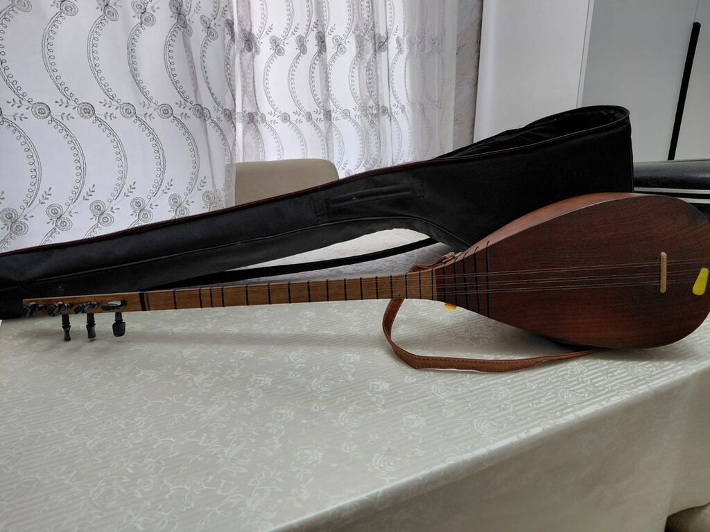 Elektrikləşdirilmiş saz (elektro-saz) – yumurta formalı korpus, uzun — Mallar, Bakı