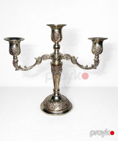 Üç şamlı klassik kandelabr - Material: Metal (parlaq gümüşü ton) - Üç — Bakı
